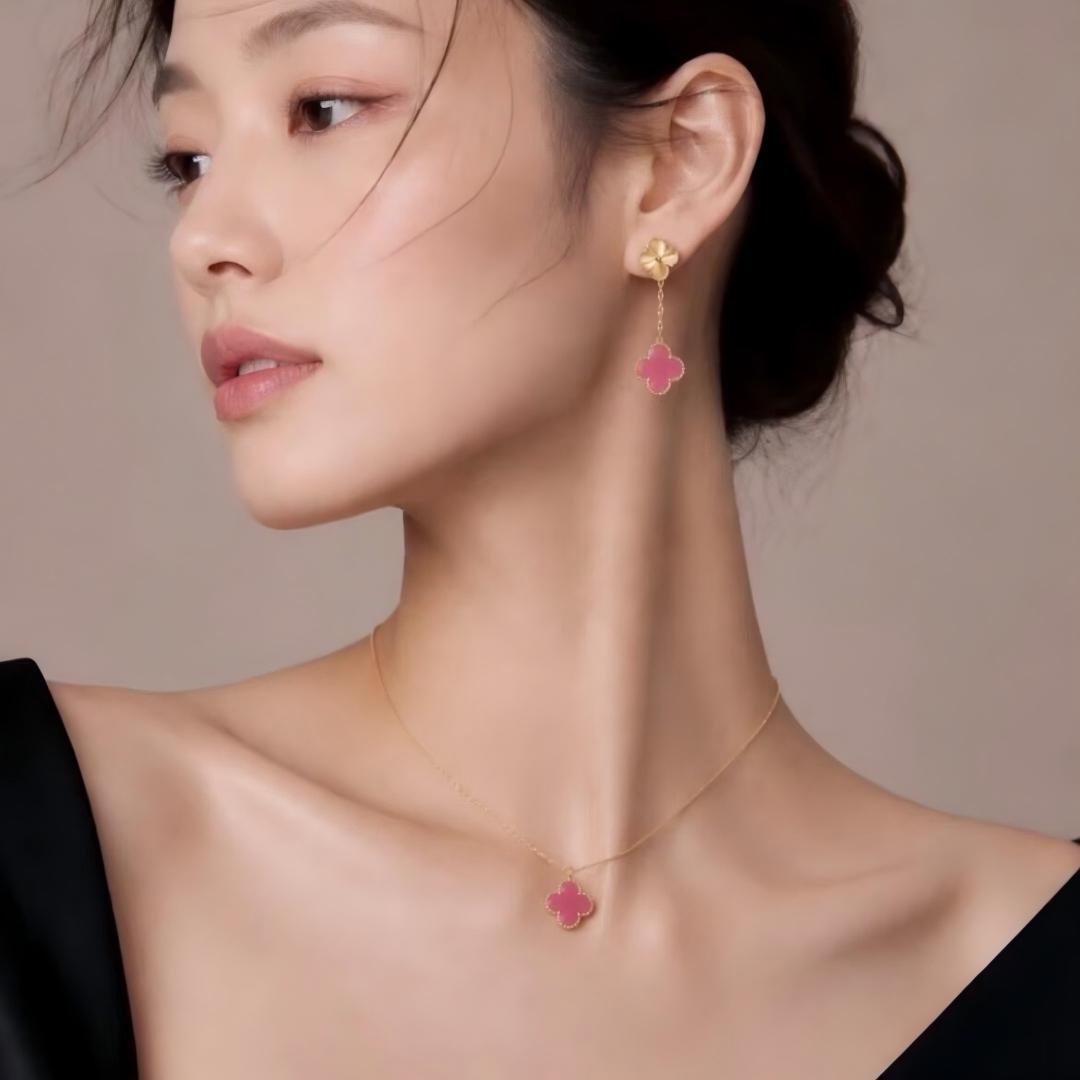 [OAK JURI] CLOVER 1 MOTIFS PINK ENAMEL NECKLACE