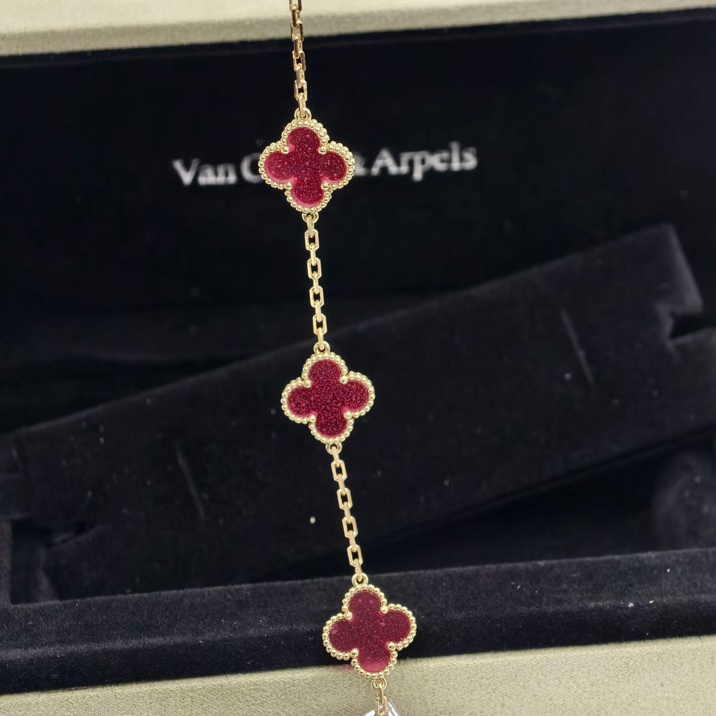 [OAK JURI]CLOVER 5 MOTIFS PINK ENAMEL BRACELET