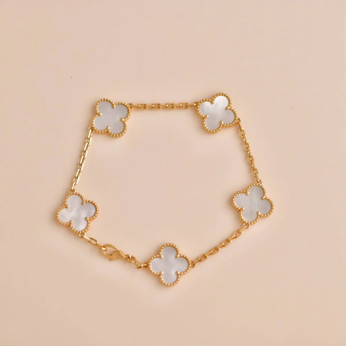 [OAK JURI]CLOVER WHITE PEARL MOP 5 MOTIF BRACELET COLLECTION