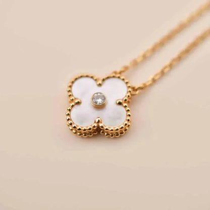 [OAK JURI]CLOVER 15MM DIAMOND WHITE FRITILLARIA NECKLACE