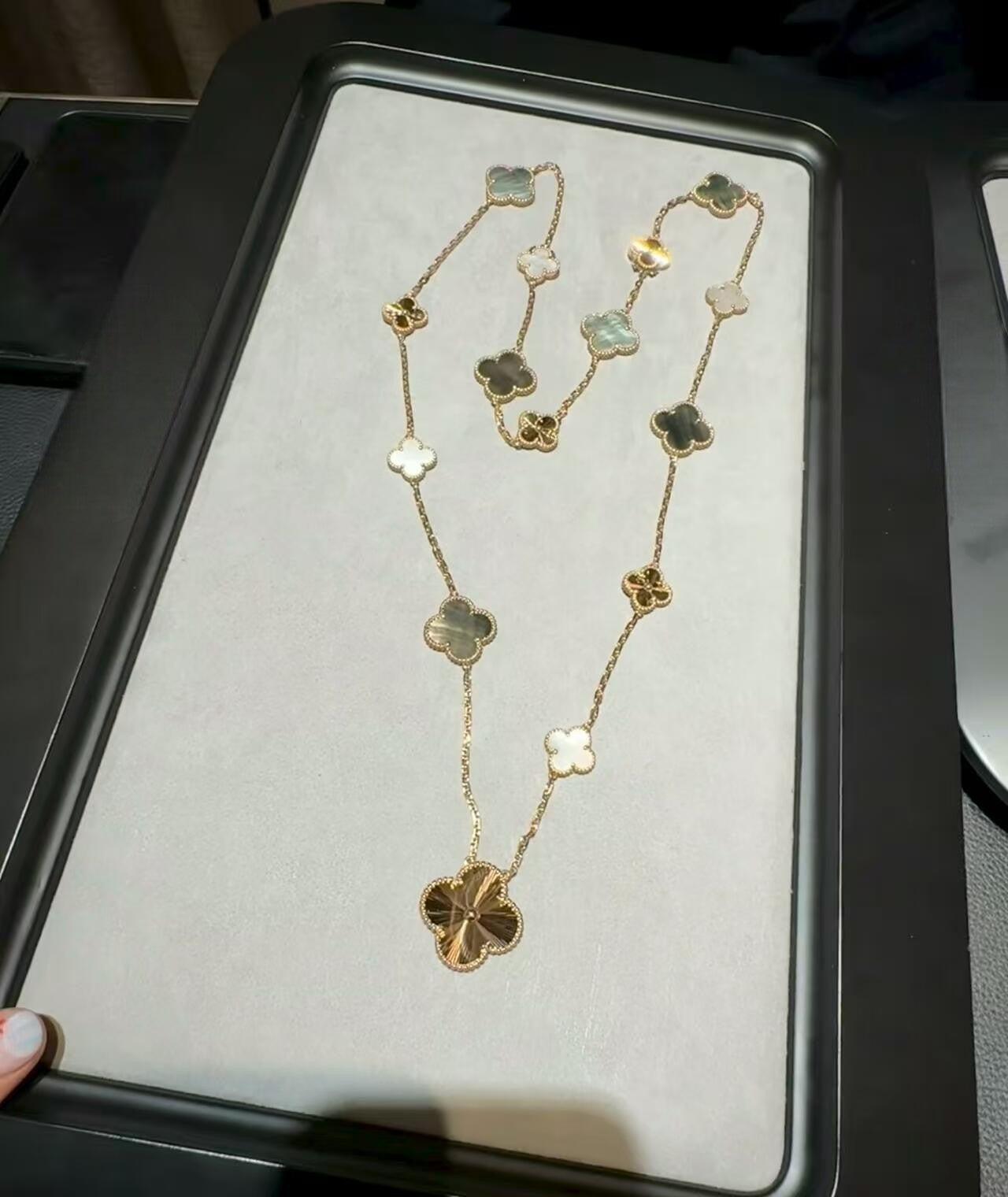[OAK JURI]DETACHABLE CLOVER 15(11+4) FLOWER ROSE GOLD NECKLACE SET