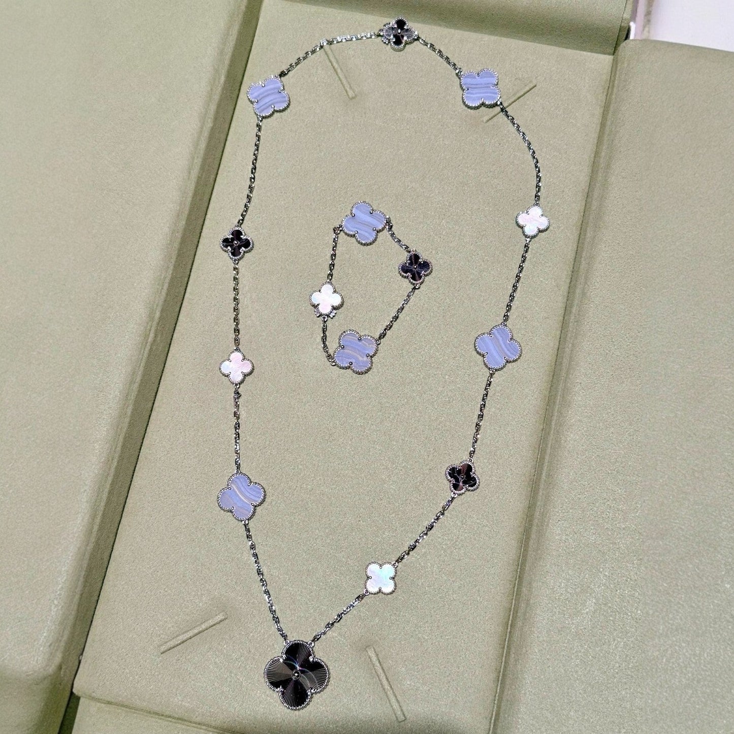 [OAK JURI]DETACHABLE CLOVER 15(11+4) FLOWER SILVER NECKLACE SET