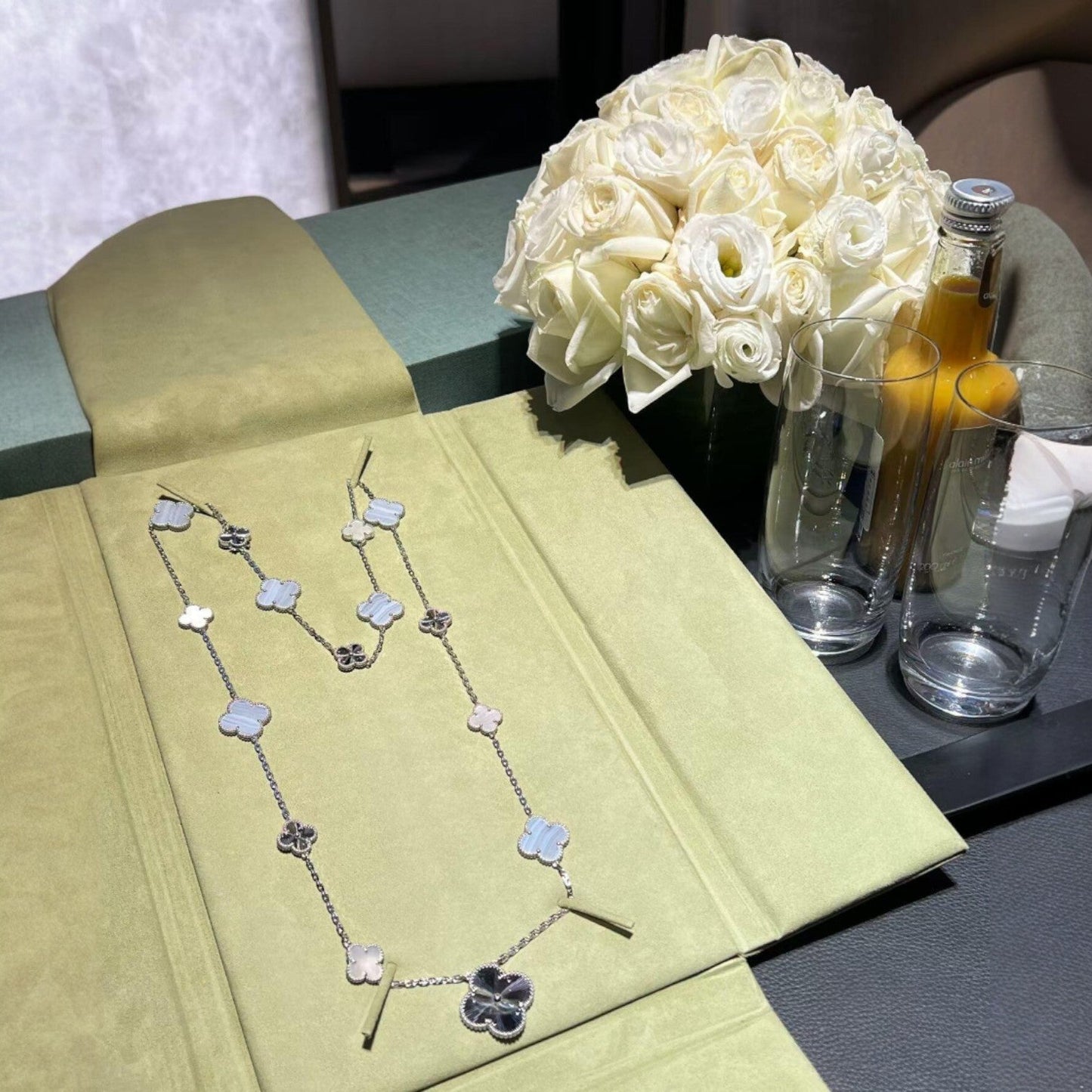 [OAK JURI]DETACHABLE CLOVER 15(11+4) FLOWER SILVER NECKLACE SET