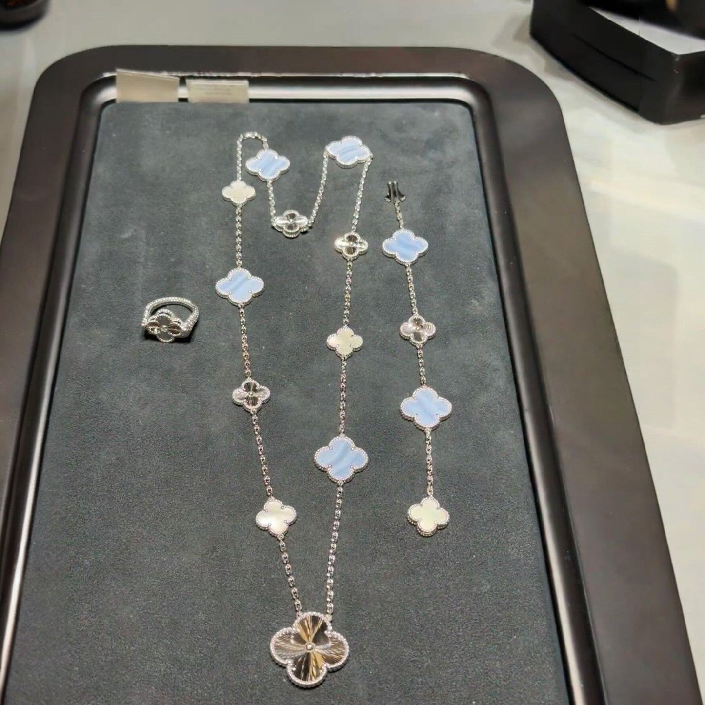 [OAK JURI]DETACHABLE CLOVER 15(11+4) FLOWER SILVER NECKLACE SET