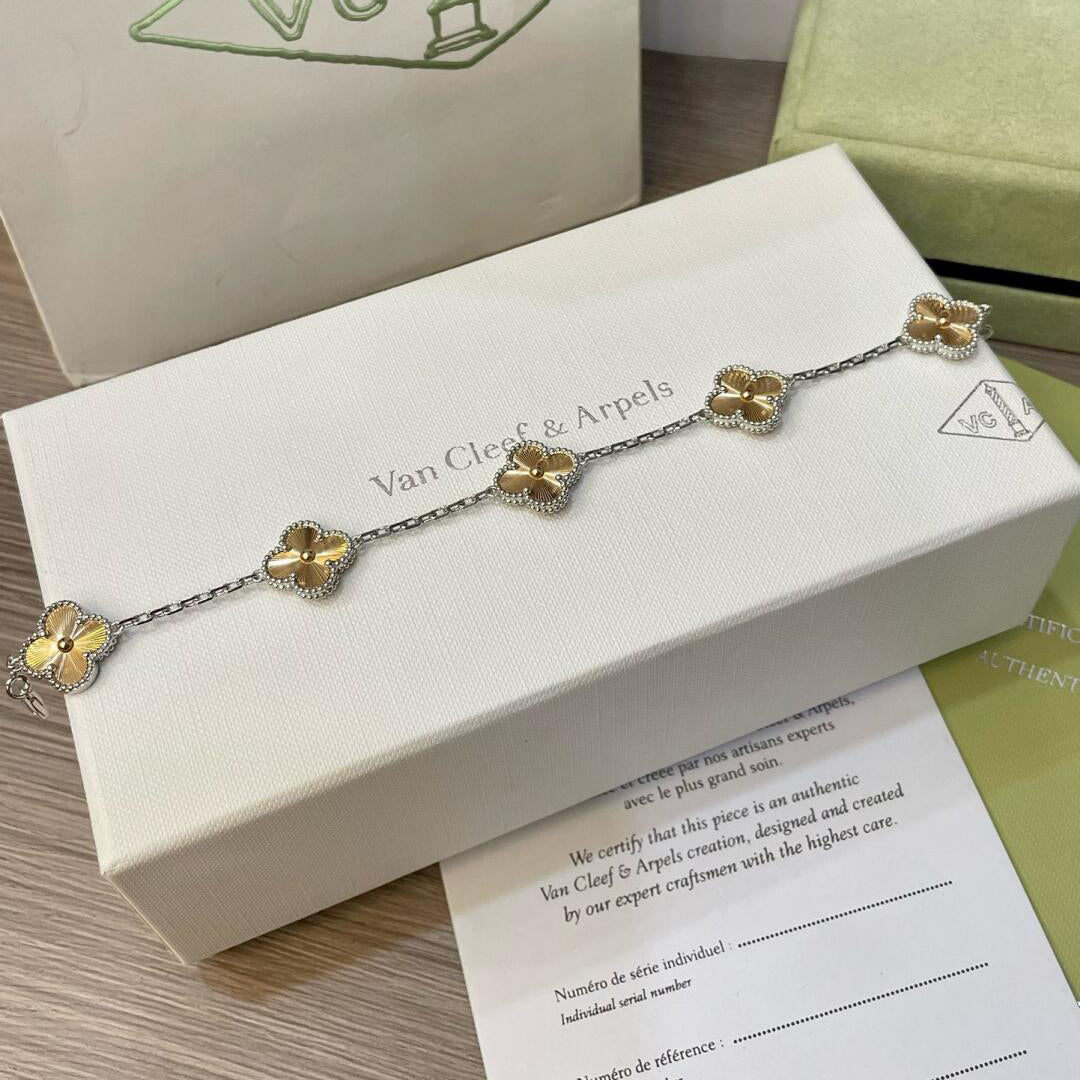 [OAK JURI]CLOVER  5 MOTIFS  CHRISTMAS LIMITED EDITION BRACELET