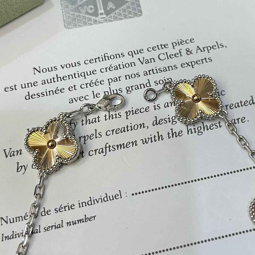 [OAK JURI]CLOVER  5 MOTIFS  CHRISTMAS LIMITED EDITION BRACELET