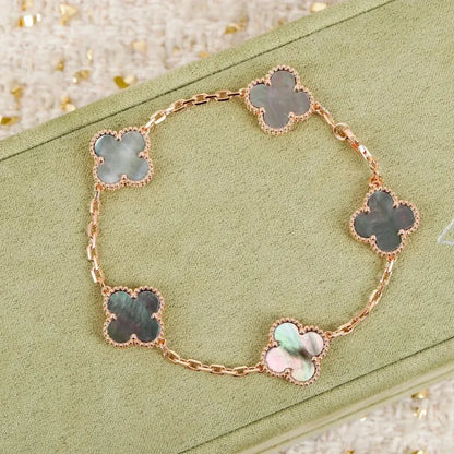 [OAK JURI]CLOVER 5 MOTIF GRAY MOP  BRACELET