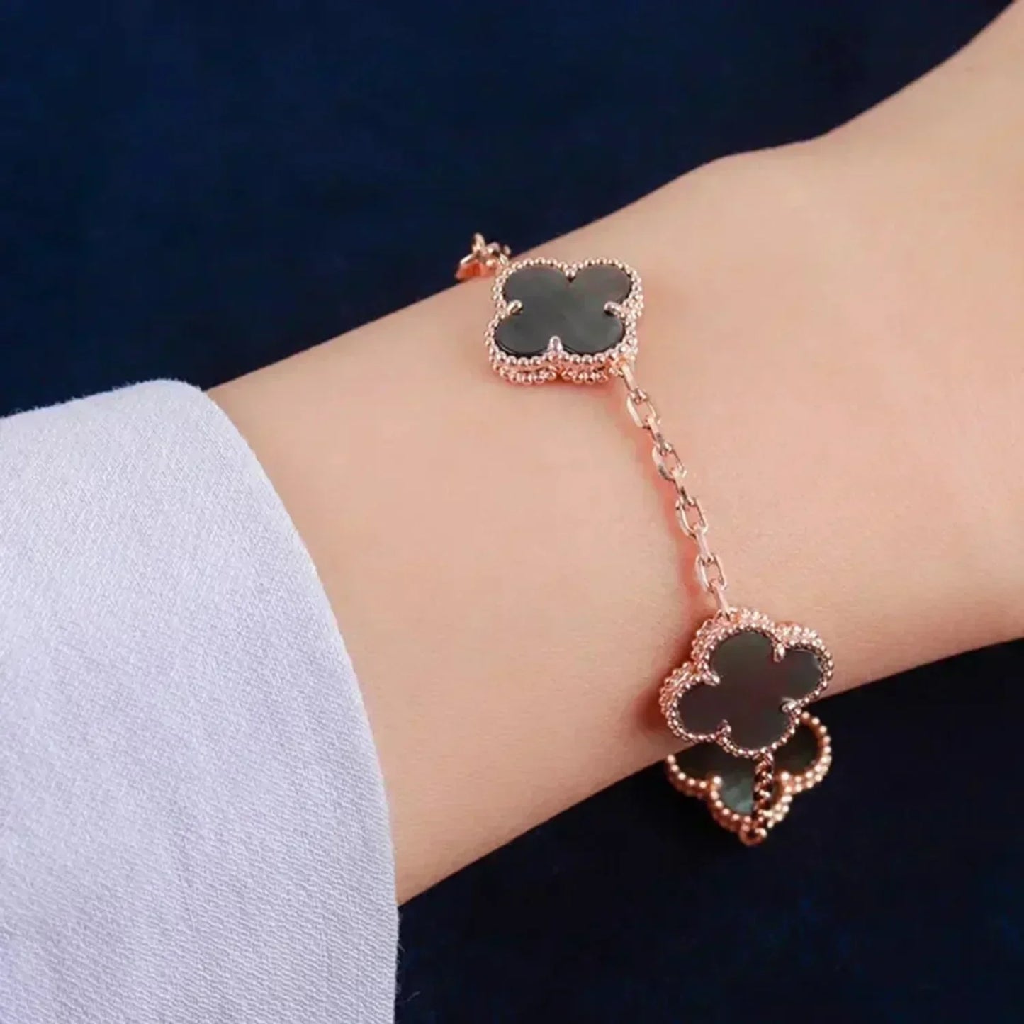 [OAK JURI]CLOVER 5 MOTIF GRAY MOP  BRACELET