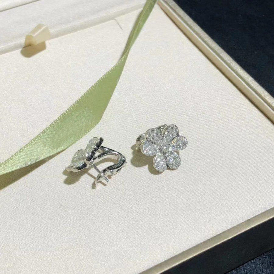 [OAK JURI]FRIVOLE SILVER FLOWER DIAMOND EARRINGS