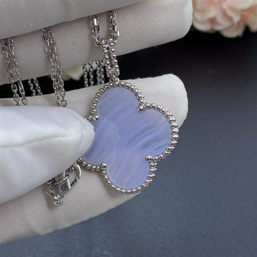 [OAK JURI]CLOVER SILVER CHALCEDONY BIG CLOVER NECKLACE