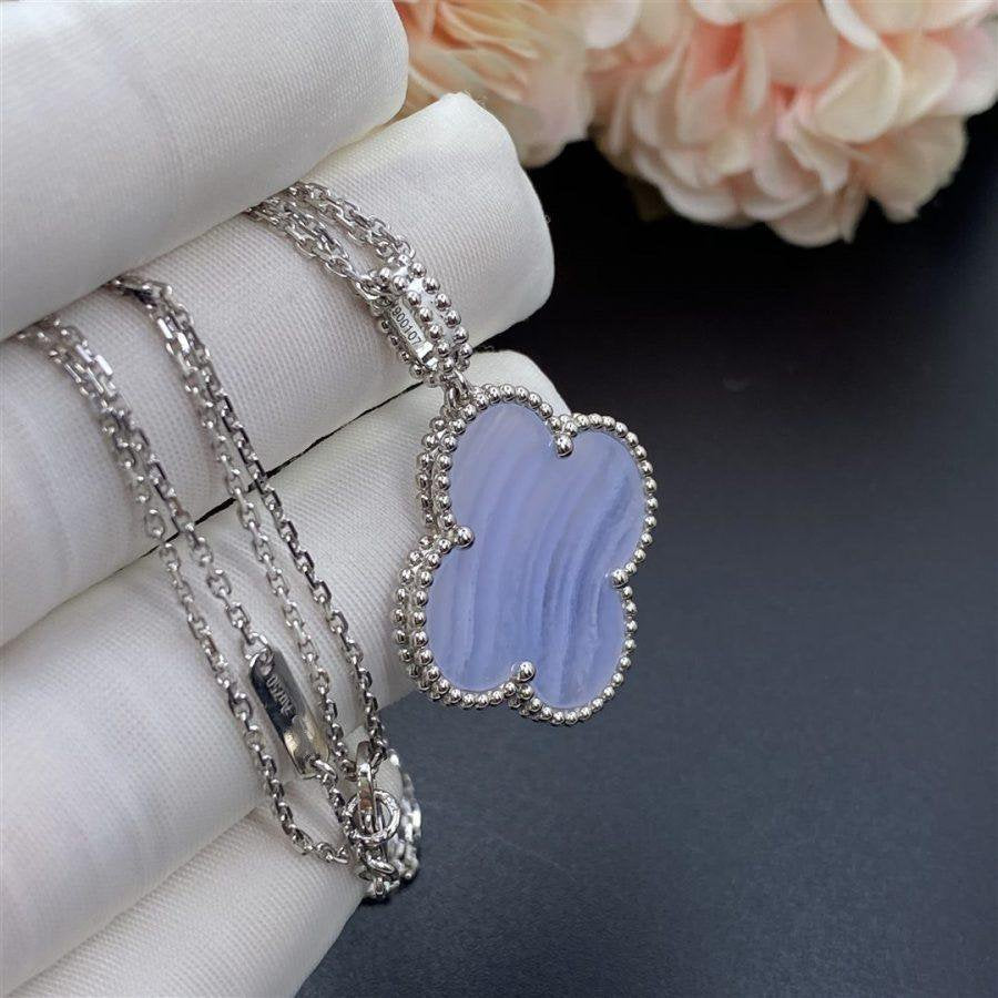 [OAK JURI]CLOVER SILVER CHALCEDONY BIG CLOVER NECKLACE