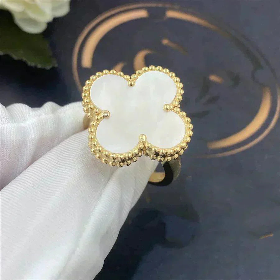 [OAK JURI]CLOVER WHITE MOP RING