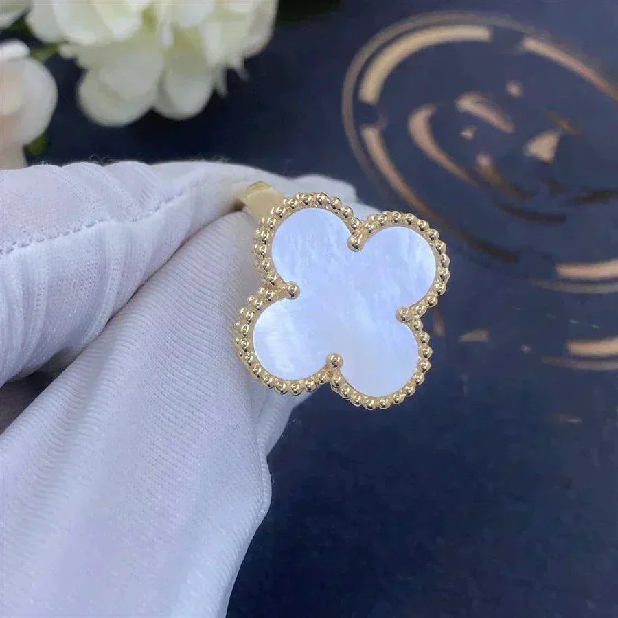 [OAK JURI]CLOVER WHITE MOP RING