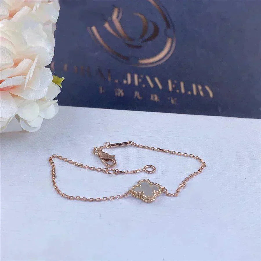 [OAK JURI]CLOVER WHITE MOP SINGLE FLOWER BRACELET