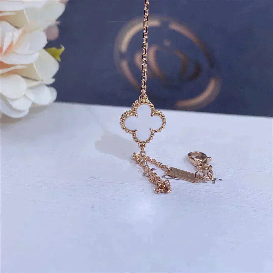 [OAK JURI]CLOVER WHITE MOP SINGLE FLOWER BRACELET