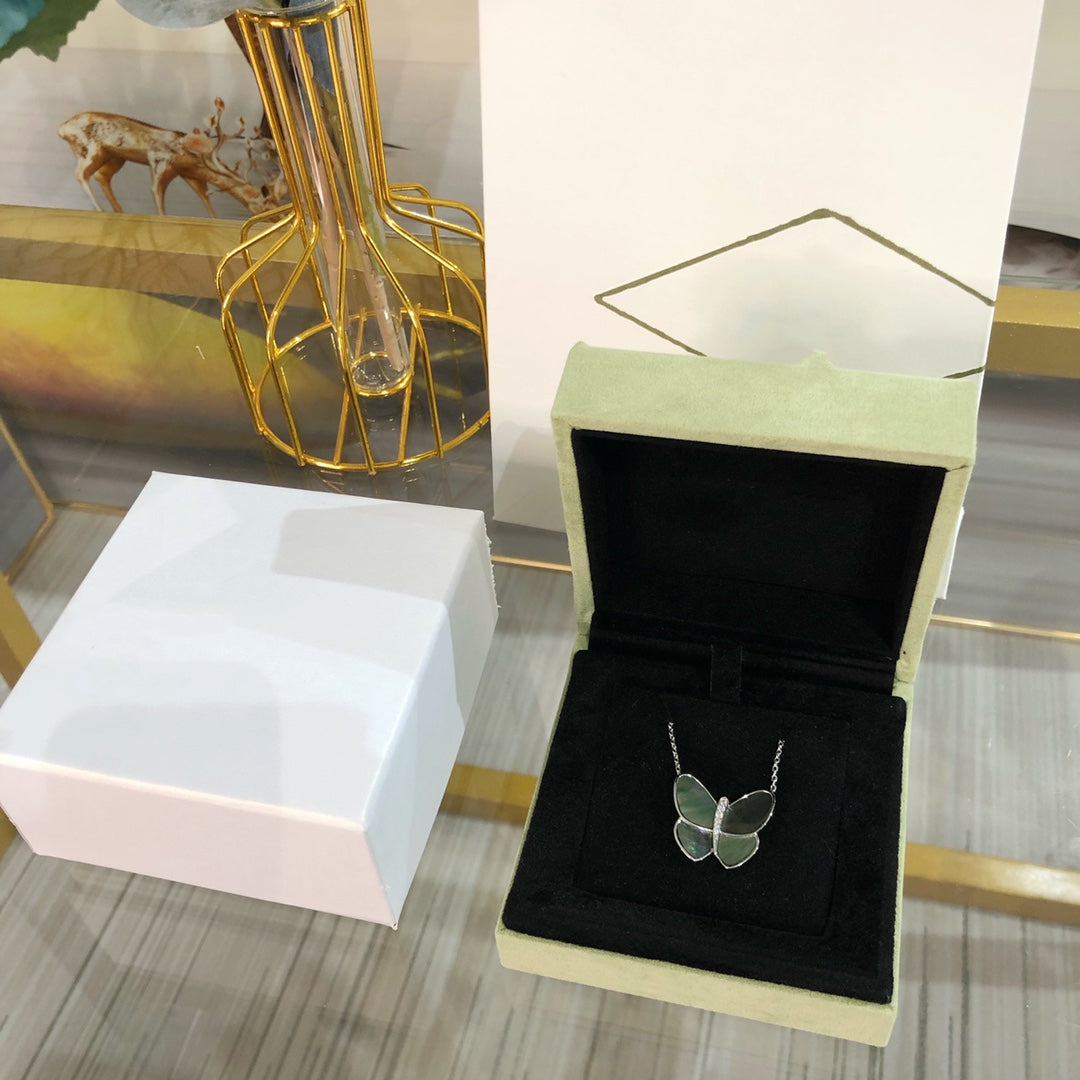 [OAK JURI]LARGE BUTTERFLY SILVER PENDANT DIAMOND NECKLACE