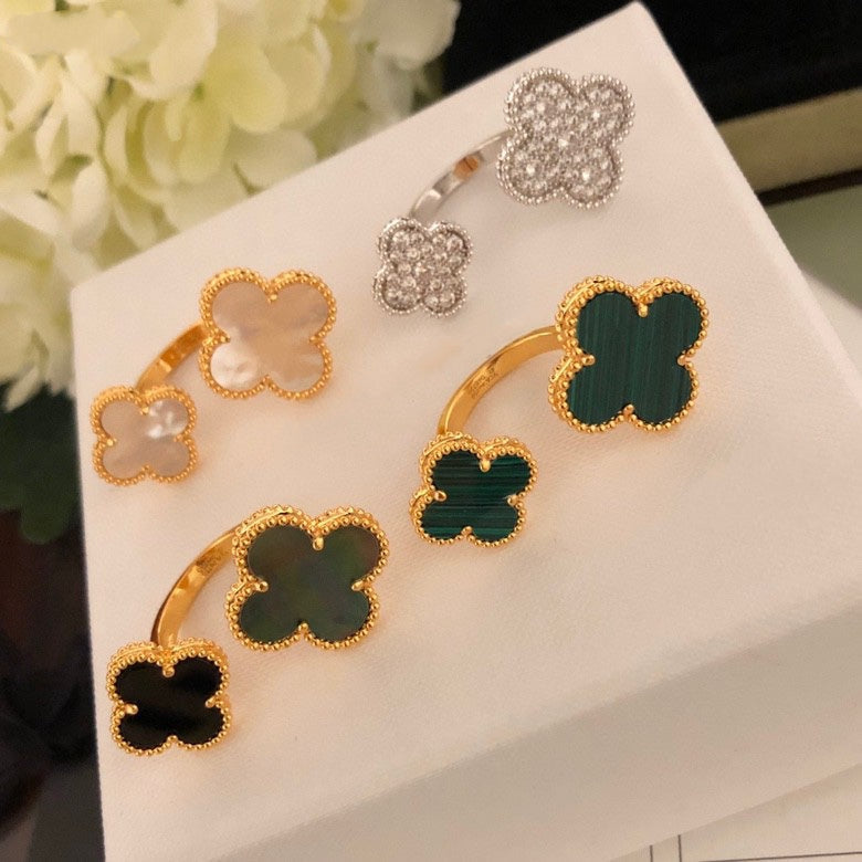[OAK JURI]CLOVER BETWEEN THE FINGER RING