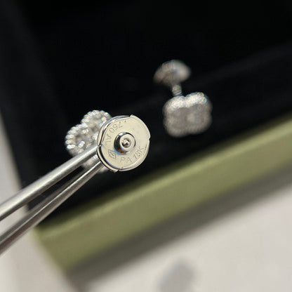 [OAK JURI]CLOVER MINI DIAMOND STUD EARRINGS