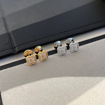 [OAK JURI]CLOVER MINI DIAMOND STUD EARRINGS