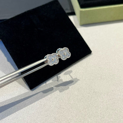 [OAK JURI]CLOVER MINI DIAMOND STUD EARRINGS
