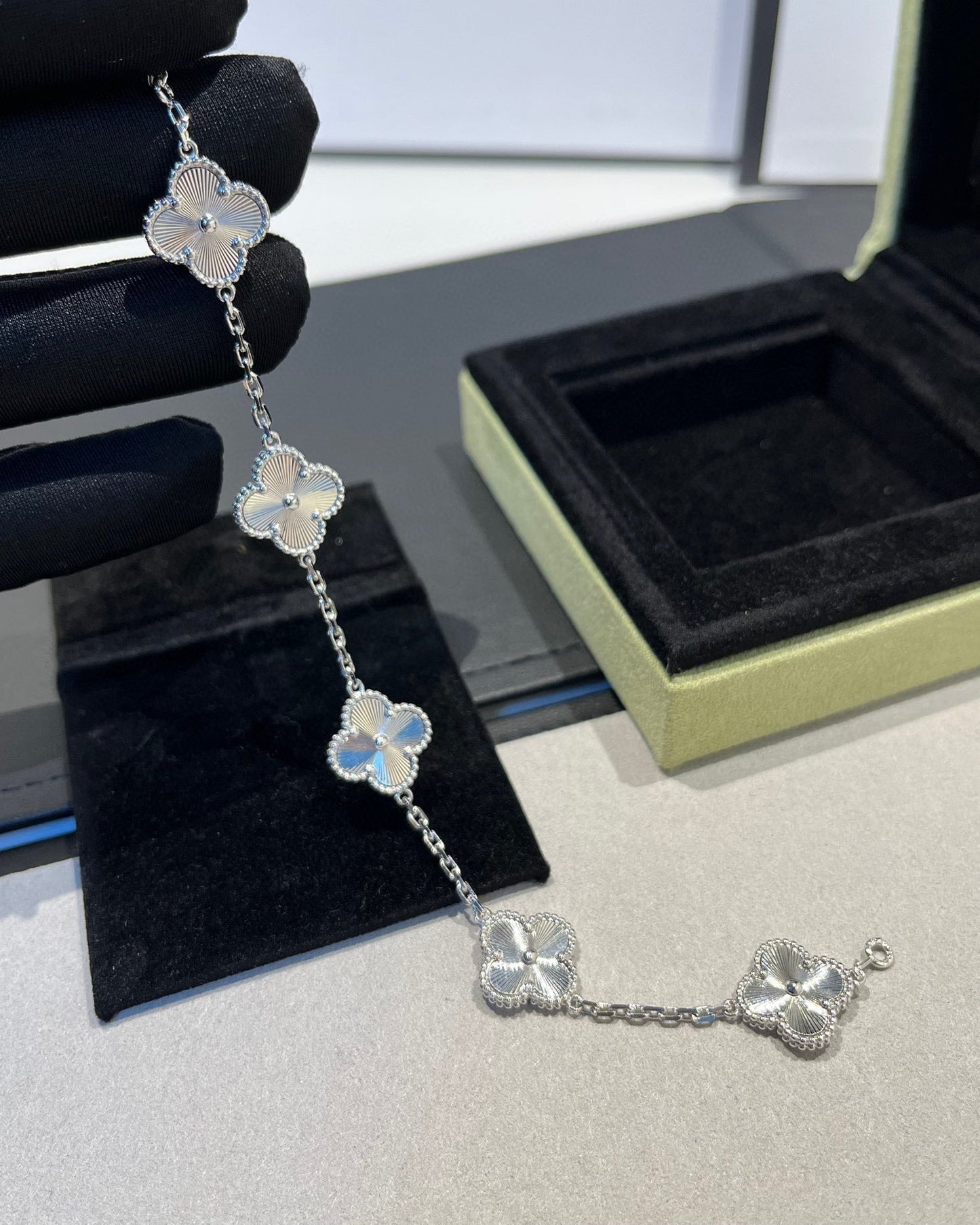 [OAK JURI]CLOVER SILVER 5 MOTIFS BRACELET